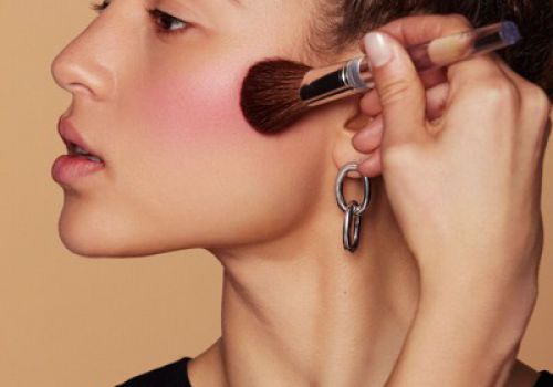 Chọn đúng má hồng phù hợp tình trạng da: Đơn giản nhưng không phải ai