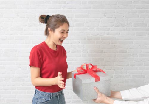 Thay lời muốn nói, gói trọn yêu thương với quà sinh nhật ngọt ngào